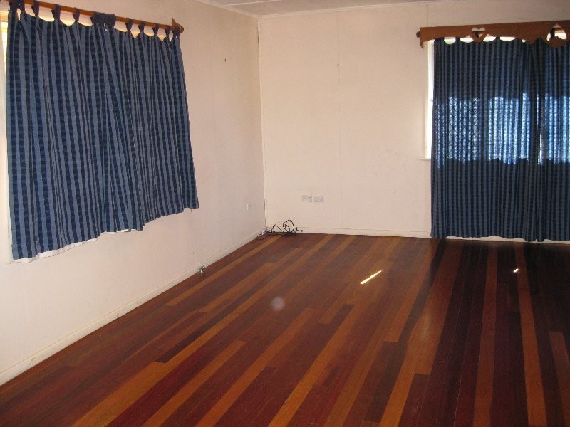 8 Norah Street, Centenary Heights QLD 4350