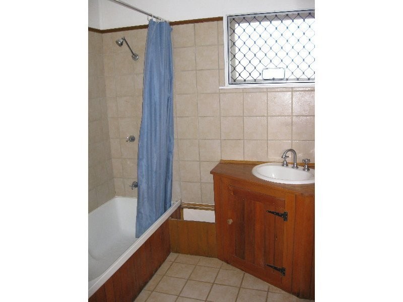 8 Norah Street, Centenary Heights QLD 4350