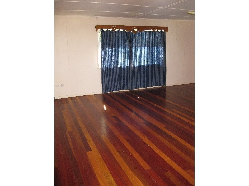 8 Norah Street, Centenary Heights QLD 4350