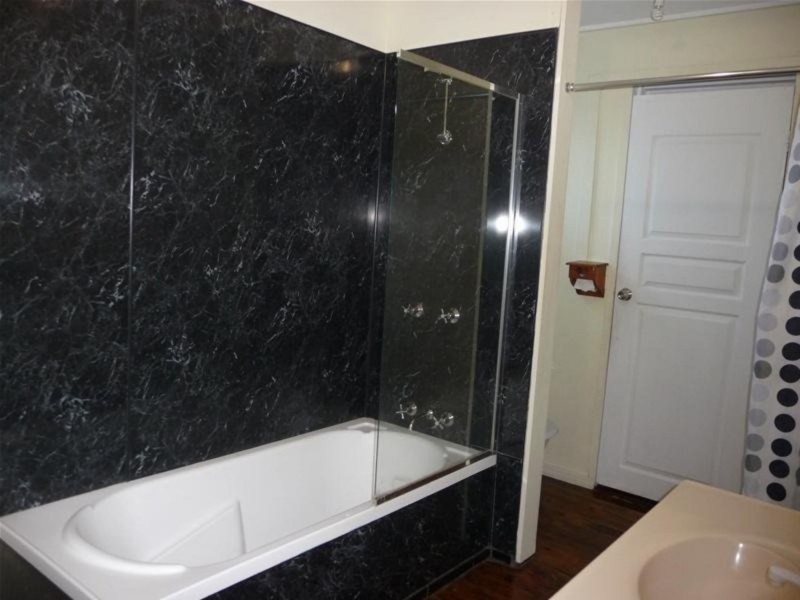 6 Vacy Street, Newtown QLD 4350