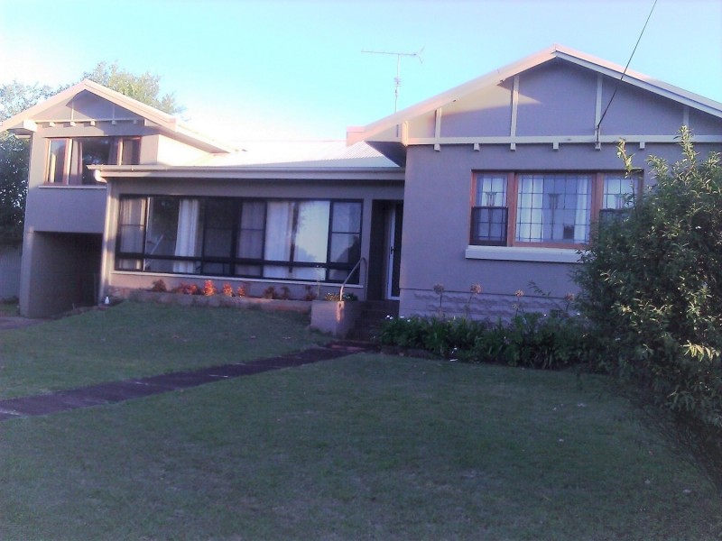 2 Macquarie Street, Centenary Heights QLD 4350
