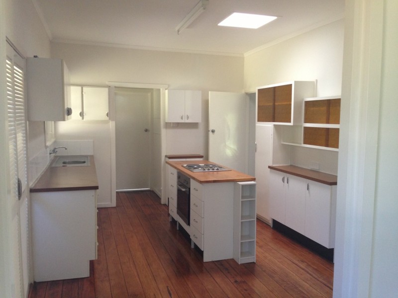 2 Macquarie Street, Centenary Heights QLD 4350