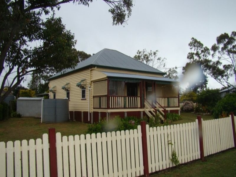 2 Station Street, Wyreema QLD 4352