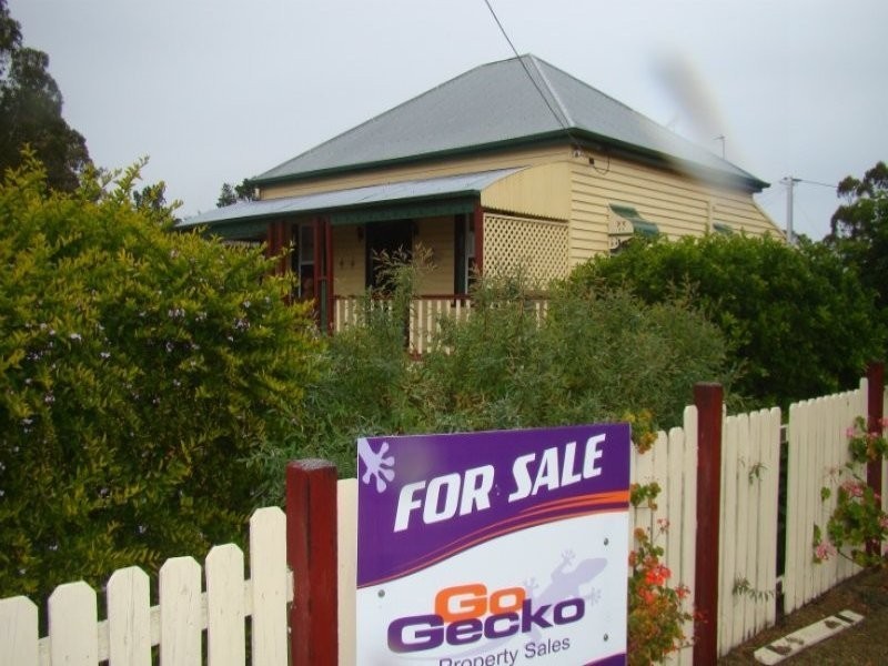 2 Station Street, Wyreema QLD 4352