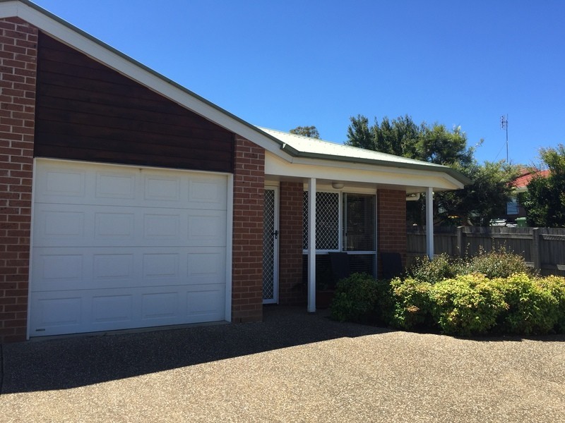 2/36 Fay Court, Kearneys Spring QLD 4350