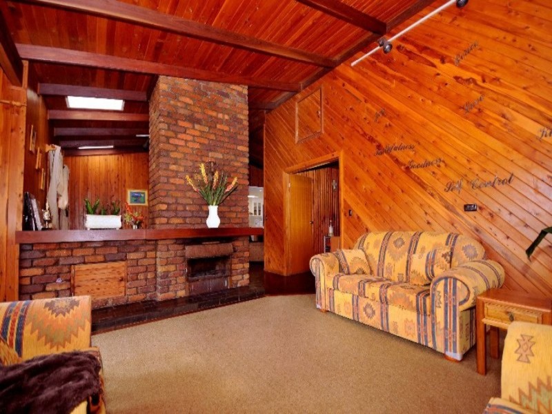 8 Niddrie Drive, Middle Ridge QLD 4350