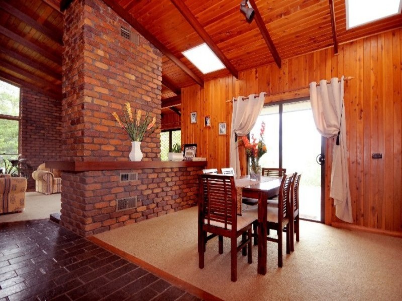 8 Niddrie Drive, Middle Ridge QLD 4350