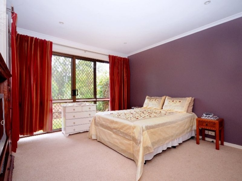 8 Niddrie Drive, Middle Ridge QLD 4350