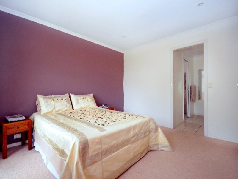 8 Niddrie Drive, Middle Ridge QLD 4350