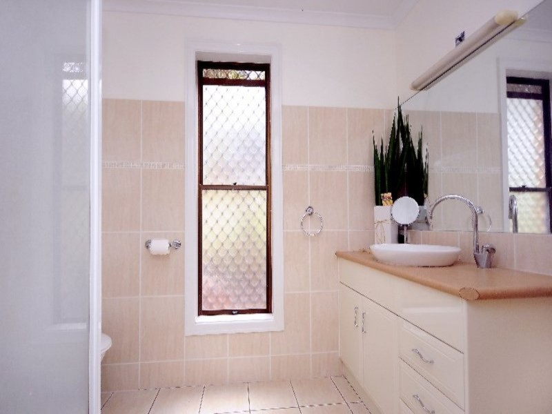 8 Niddrie Drive, Middle Ridge QLD 4350