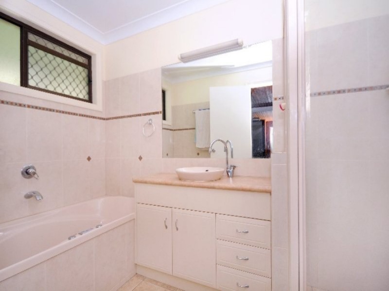 8 Niddrie Drive, Middle Ridge QLD 4350