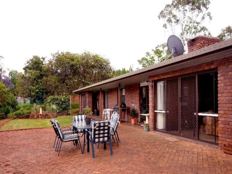 8 Niddrie Drive, Middle Ridge QLD 4350