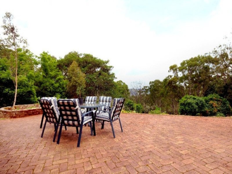 8 Niddrie Drive, Middle Ridge QLD 4350