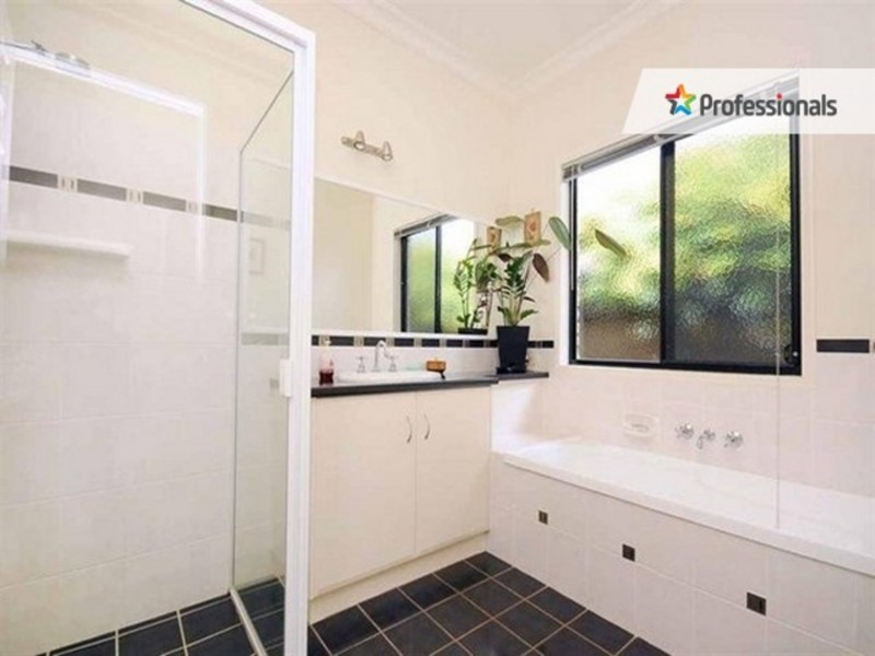20 Barton Street, Middle Ridge QLD 4350