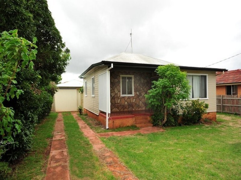 25 Matthews Street, Harristown QLD 4350