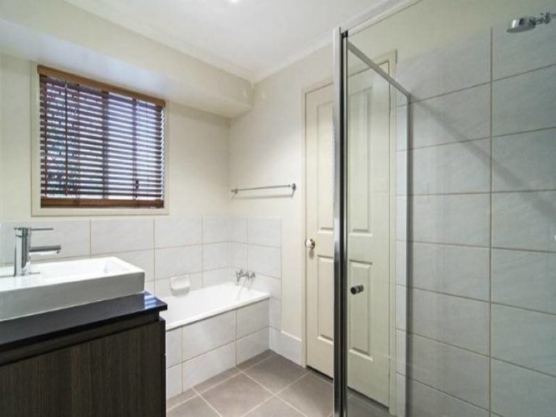 8 Satinwood Court, Glenvale QLD 4350