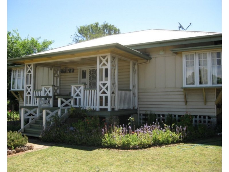 75 West Street, Newtown QLD 4350