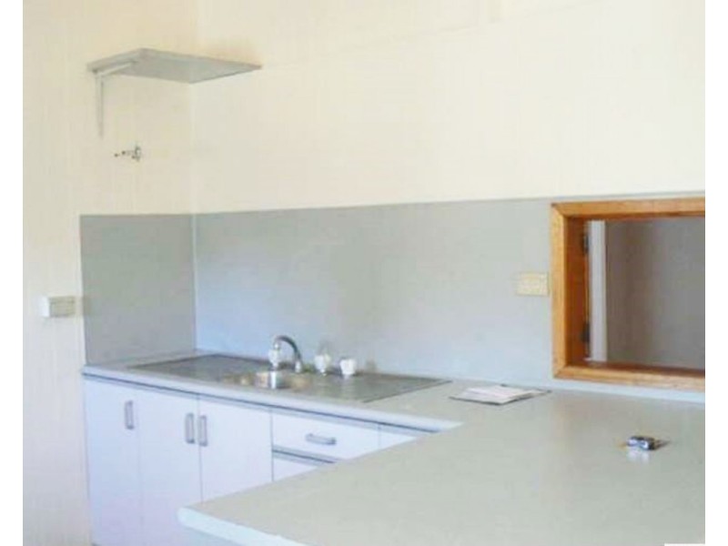 75 West Street, Newtown QLD 4350
