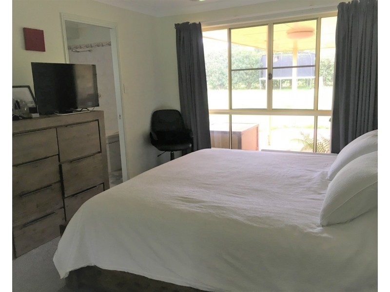 6 Andrews Court, Hodgson Vale QLD 4352