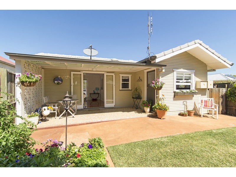 9a Chamberlain Street, North Toowoomba QLD 4350