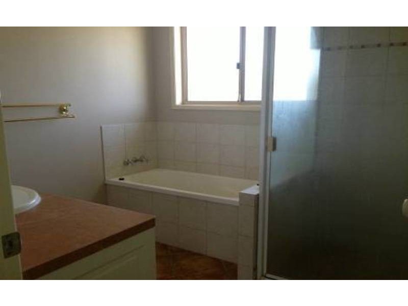 17 Wood Drive, Middle Ridge QLD 4350