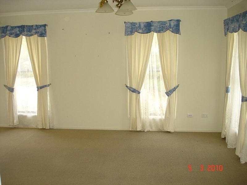 14 Russell Court, Wyreema QLD 4352