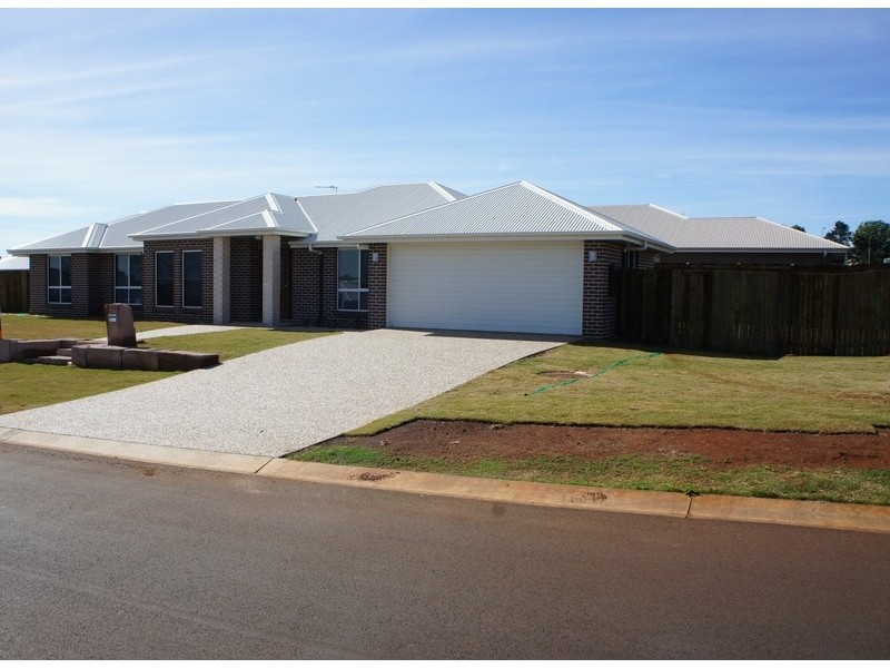 14 Sportsman Drive, Highfields QLD 4352