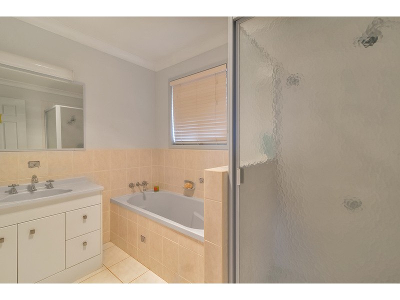 25 Malt Court, Kearneys Spring QLD 4350