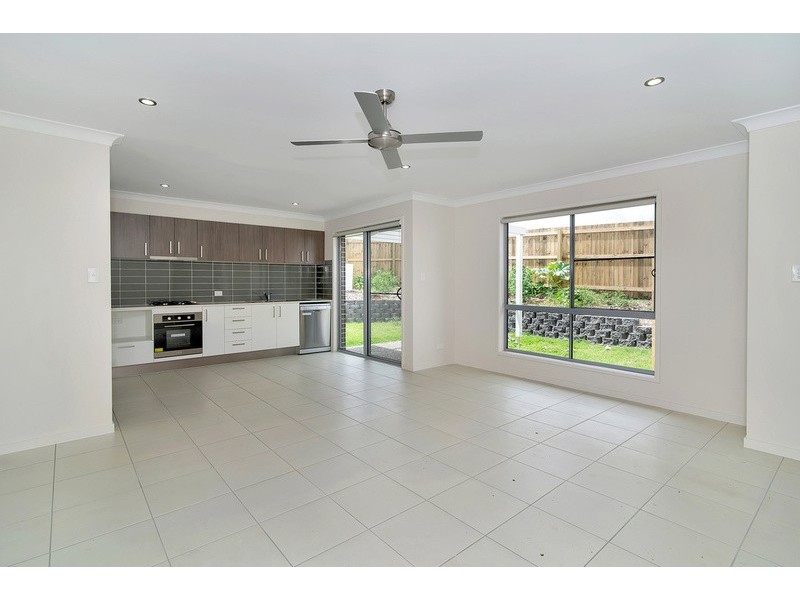 1/5 Adelaide Street, Cranley QLD 4350