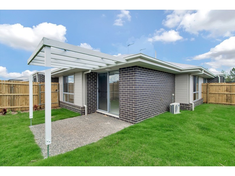 1/5 Adelaide Street, Cranley QLD 4350