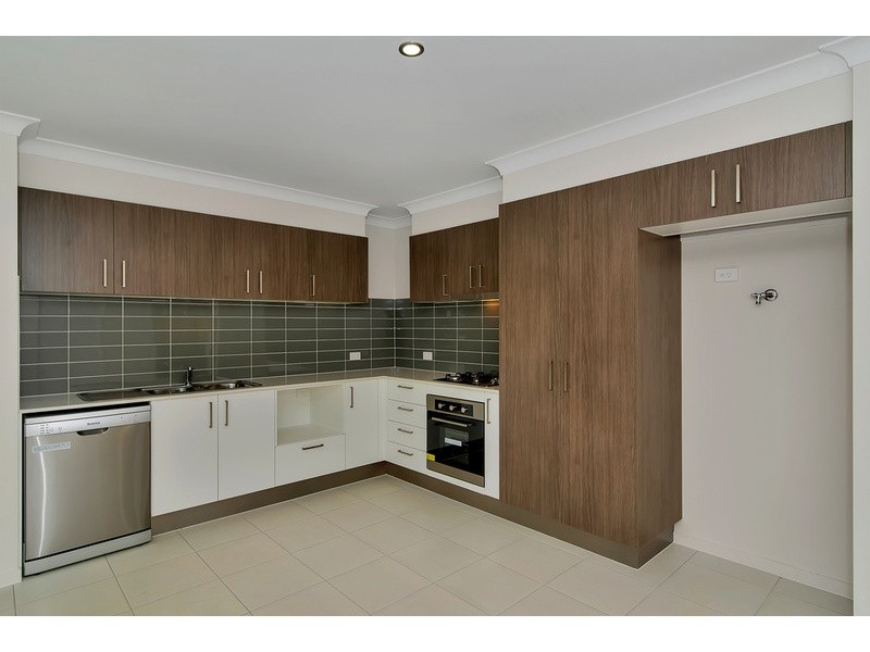 2/5 Adelaide Street, Cranley QLD 4350