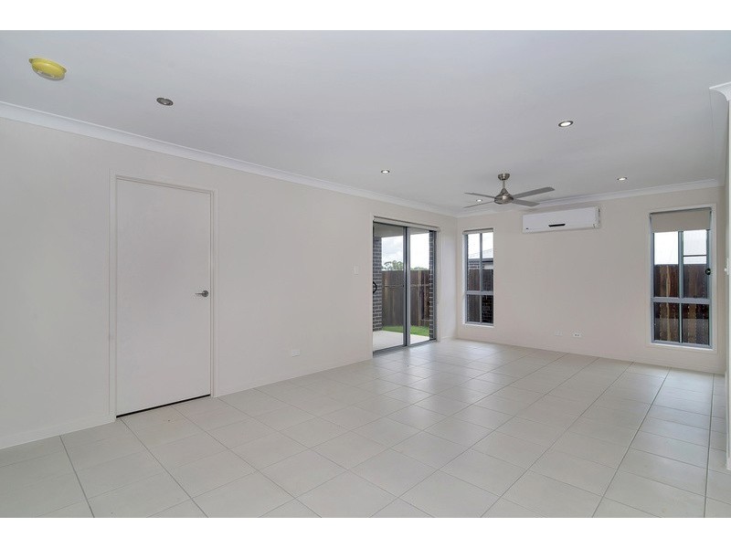 2/5 Adelaide Street, Cranley QLD 4350