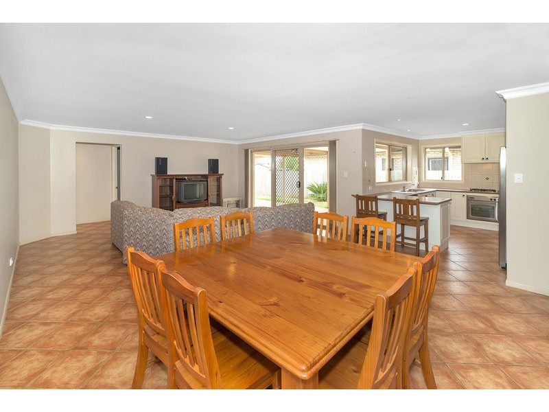 17 Wood Drive, Middle Ridge QLD 4350