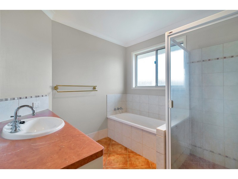 17 Wood Drive, Middle Ridge QLD 4350