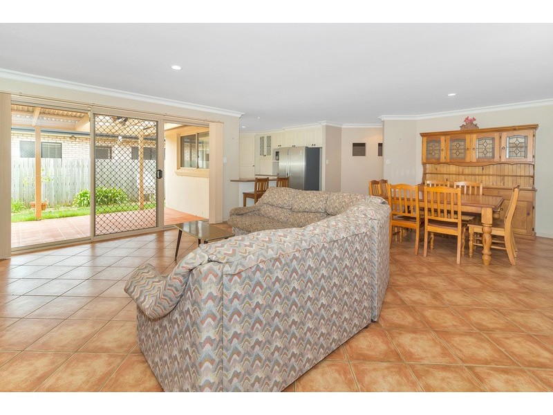17 Wood Drive, Middle Ridge QLD 4350