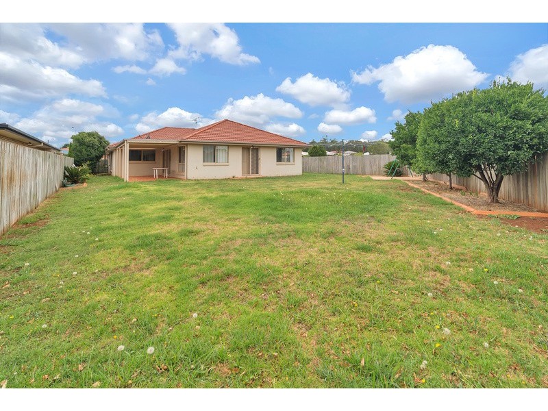 17 Wood Drive, Middle Ridge QLD 4350