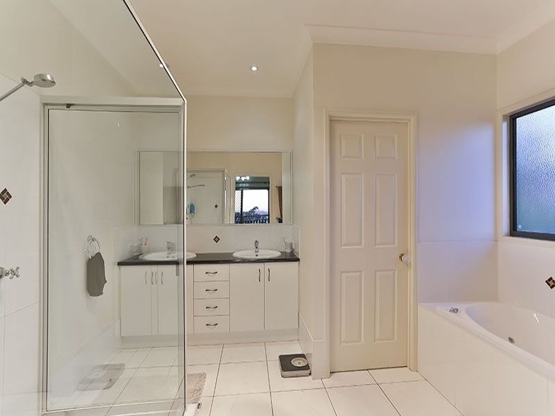 32 Panoramic Drive, Preston QLD 4352