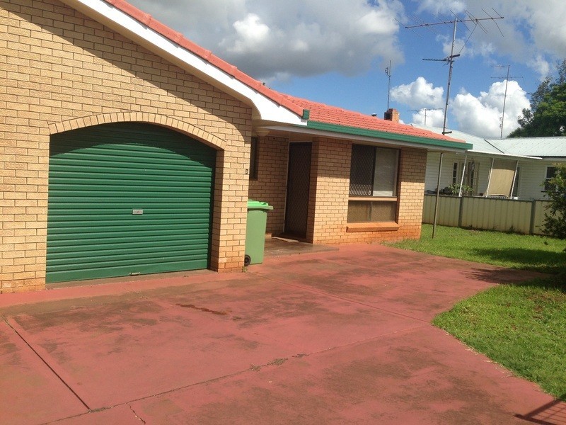 2/2a Burton Street, Harristown QLD 4350
