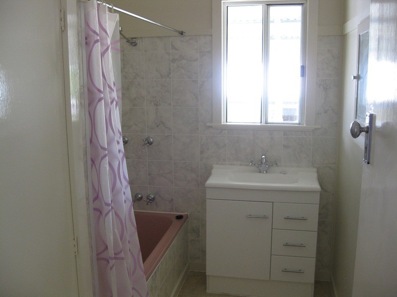 32 Messines Street, Harlaxton QLD 4350