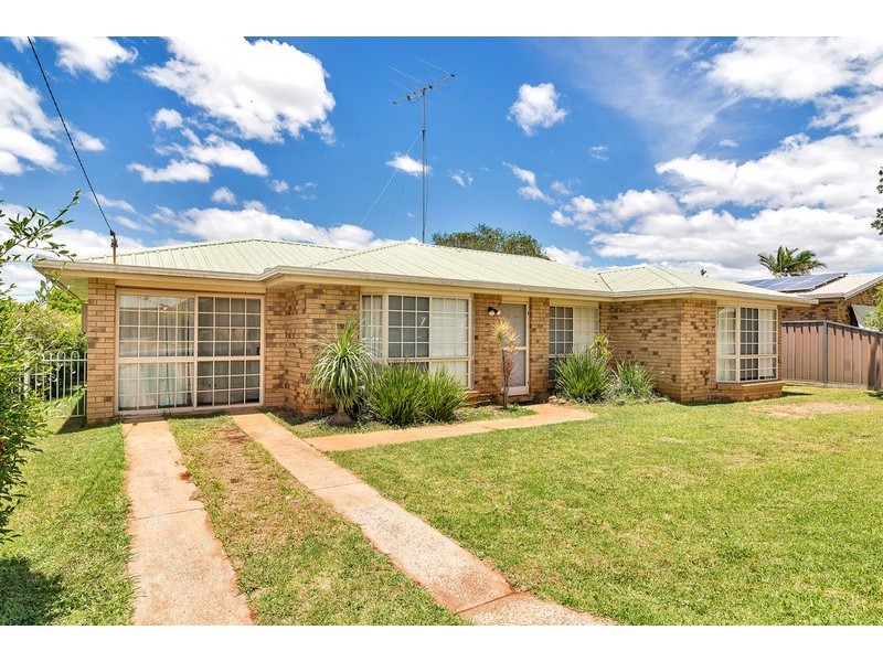 352 West Street, Kearneys Spring QLD 4350