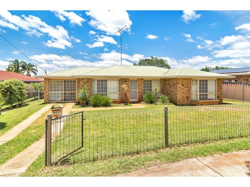 352 West Street, Kearneys Spring QLD 4350