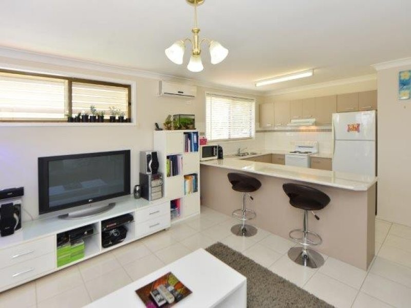 2/15 Sapphire Court, Kearneys Spring QLD 4350