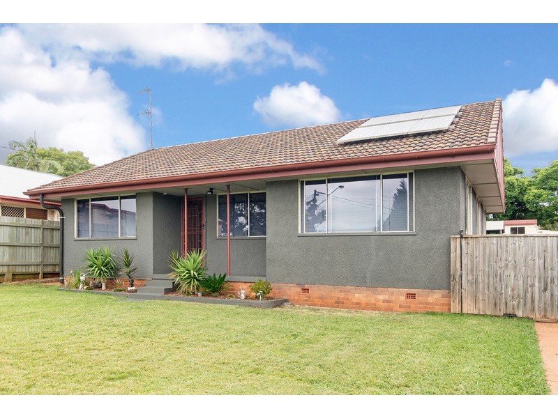 330a Hume Street, Centenary Heights QLD 4350