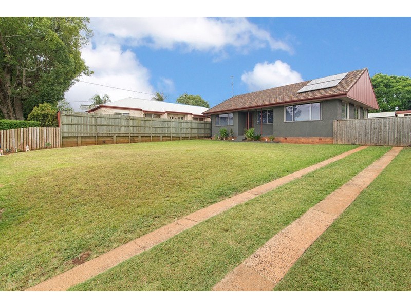 330a Hume Street, Centenary Heights QLD 4350