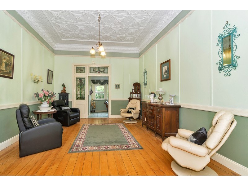 10 Gladstone Street, Newtown QLD 4350