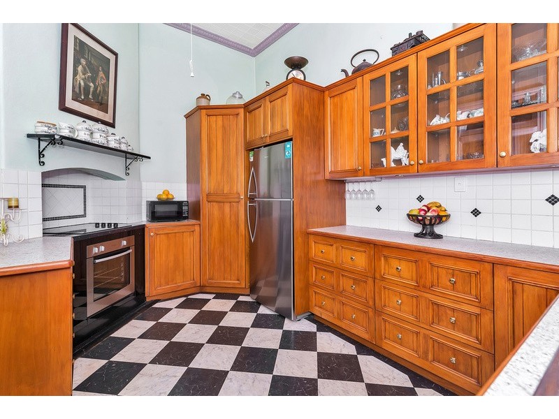 10 Gladstone Street, Newtown QLD 4350