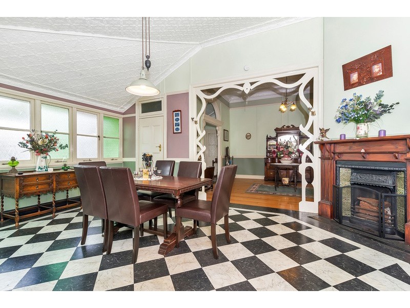 10 Gladstone Street, Newtown QLD 4350