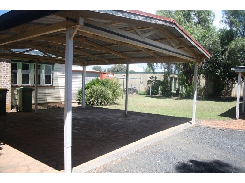 229 Bridge Street, Oakey QLD 4401