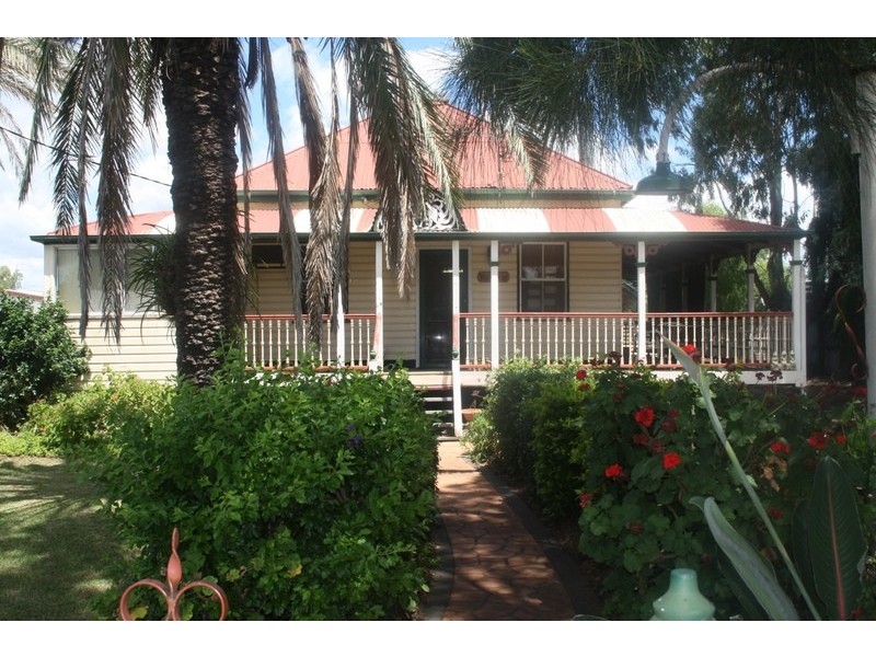 229 Bridge Street, Oakey QLD 4401