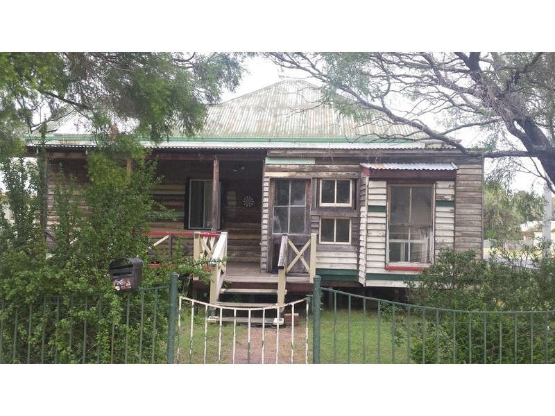 13 Cherry Street, Oakey QLD 4401